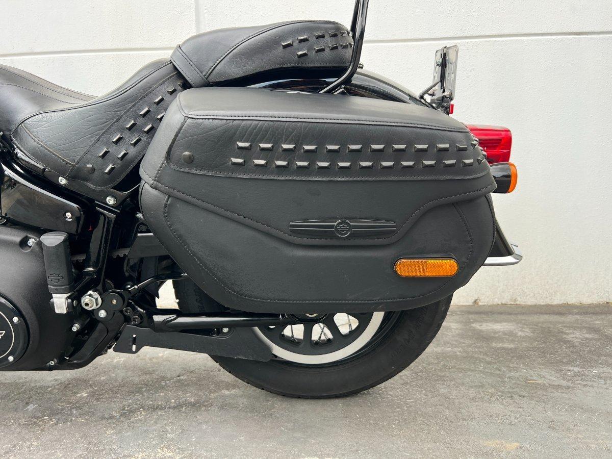 2023 HARLEY-DAVIDSON FLHCS HERITAGE CLASSIC 114 CRUISER