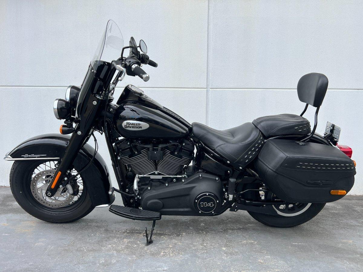 2023 HARLEY-DAVIDSON FLHCS HERITAGE CLASSIC 114 CRUISER