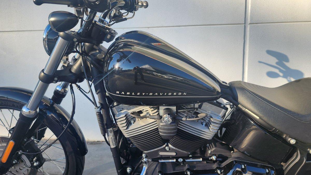 2011 HARLEY-DAVIDSON FXS BLACKLINE CRUISER