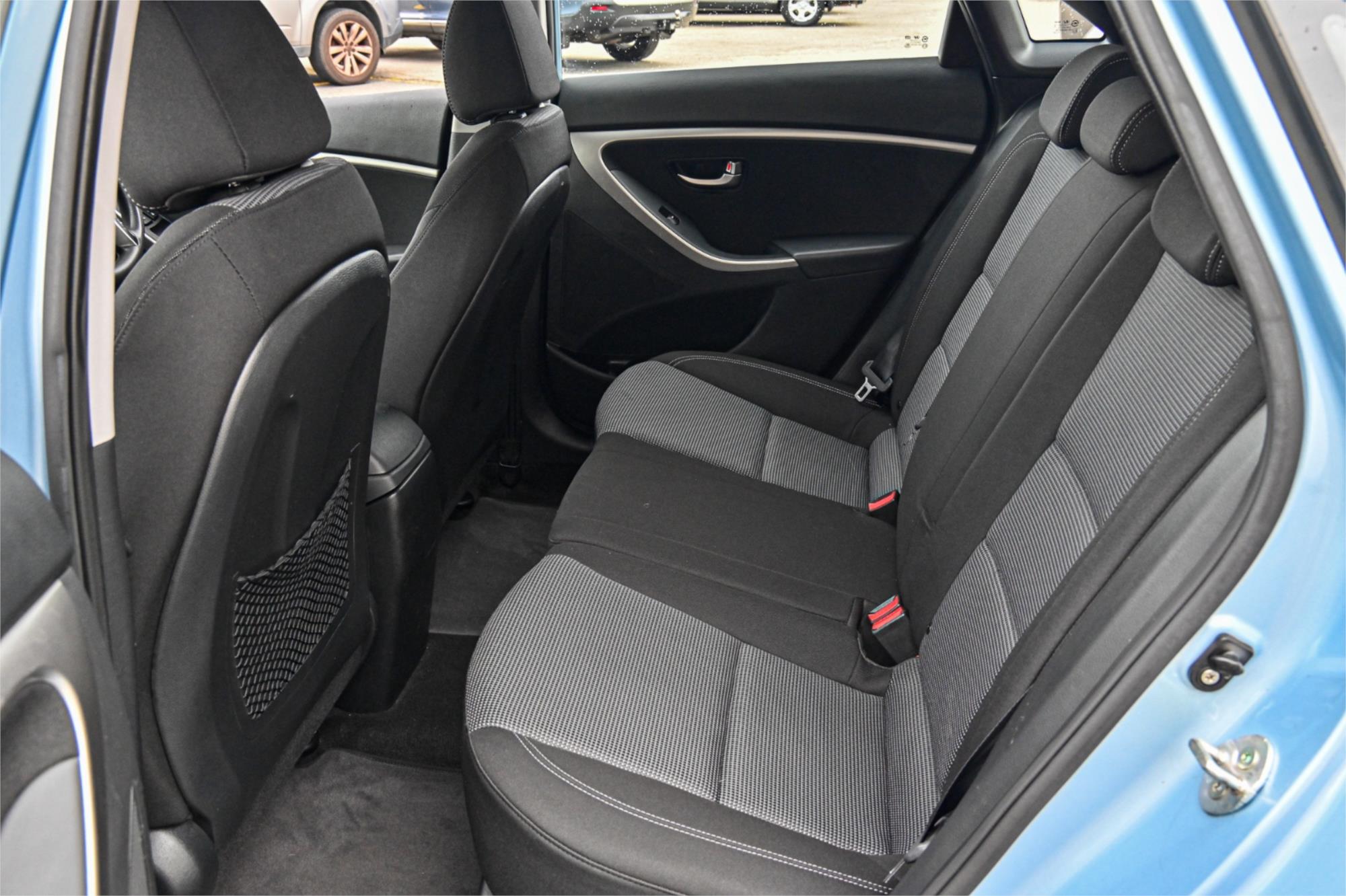 2013 HYUNDAI i30 GD ACTIVE 6 SP AUTOMATIC 5D HATCHBACK