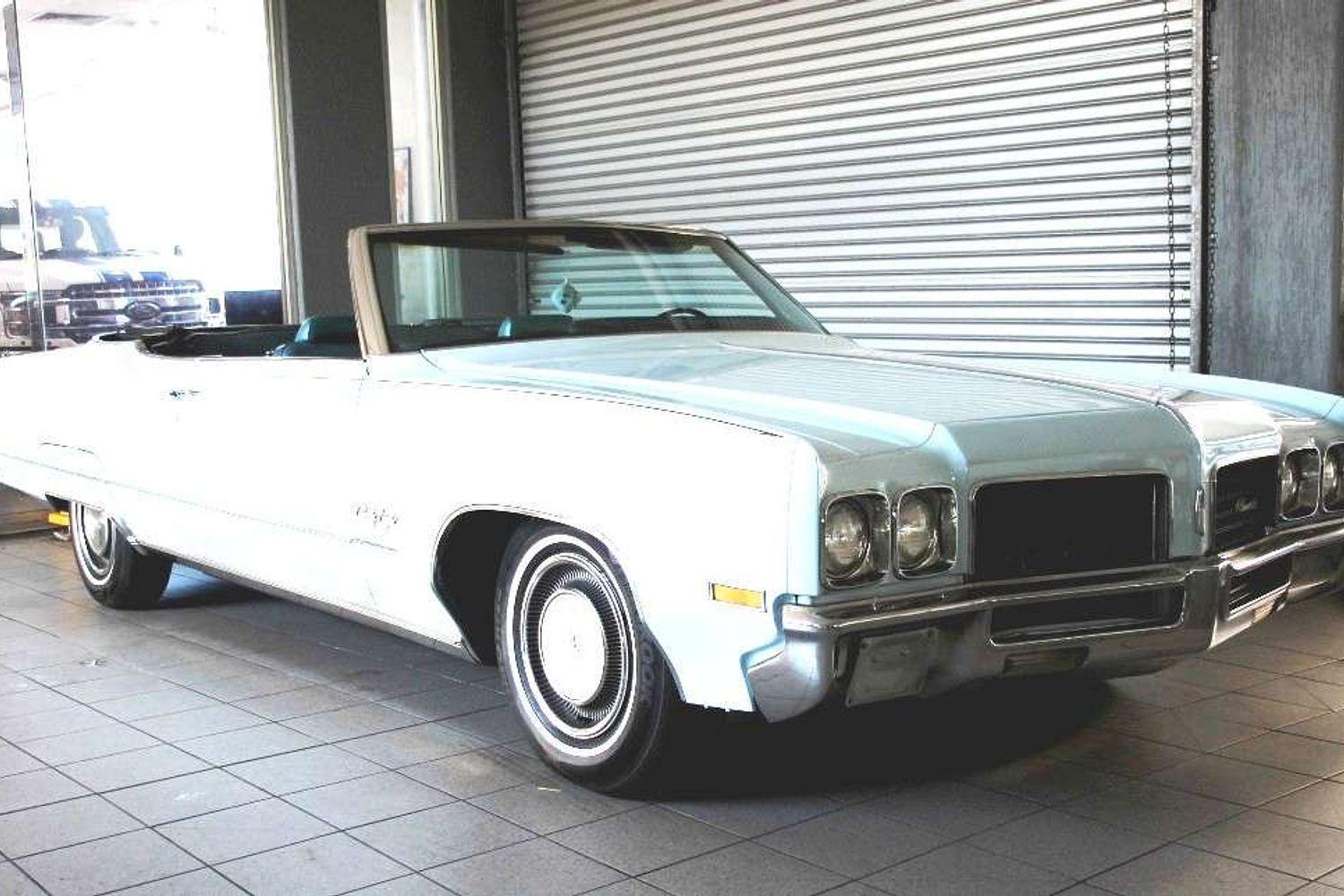 1970 OLDSMOBILE NINETY-EIGHT AUTO COUPE