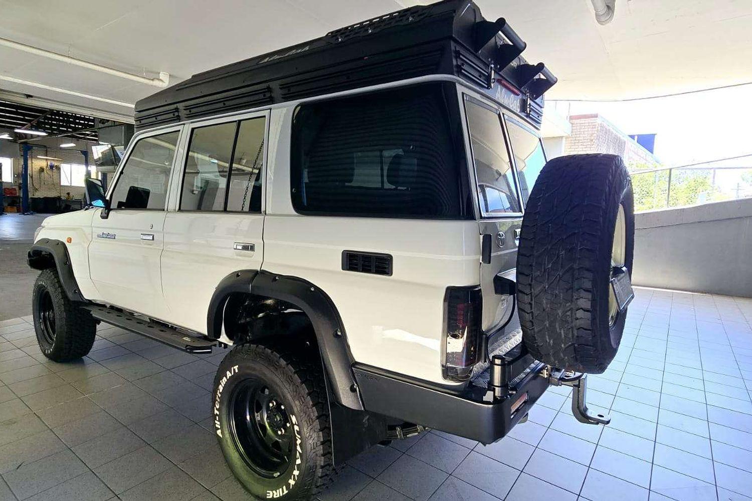2016 TOYOTA LANDCRUISER VDJ76R MY12 UPDATE WORKMATE (4x4) 5 SP MANUAL 4D WAGON