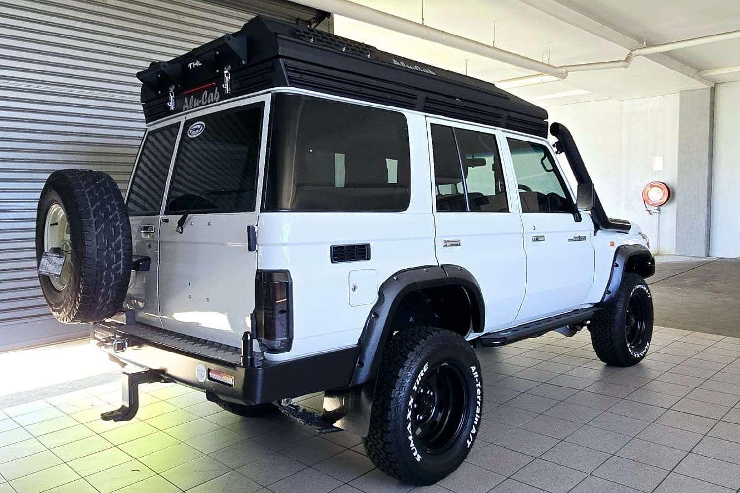 2016 TOYOTA LANDCRUISER VDJ76R MY12 UPDATE WORKMATE (4x4) 5 SP MANUAL 4D WAGON