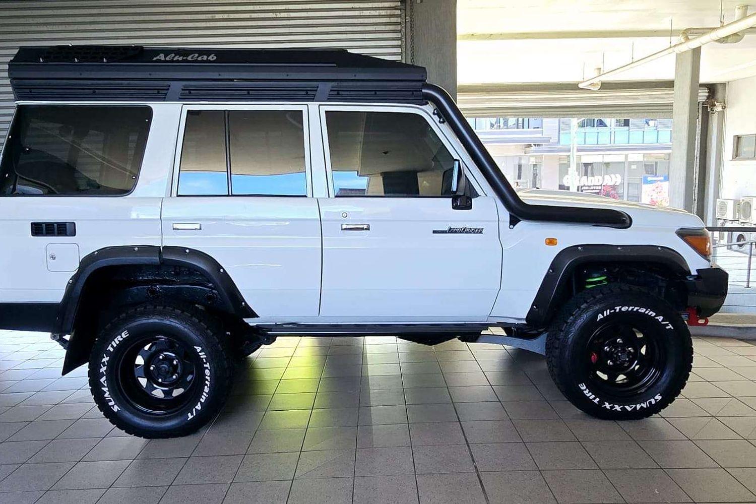 2016 TOYOTA LANDCRUISER VDJ76R MY12 UPDATE WORKMATE (4x4) 5 SP MANUAL 4D WAGON