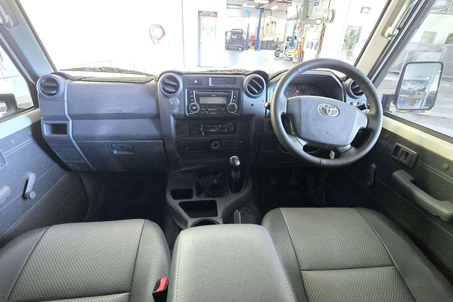 2016 TOYOTA LANDCRUISER VDJ76R MY12 UPDATE WORKMATE (4x4) 5 SP MANUAL 4D WAGON