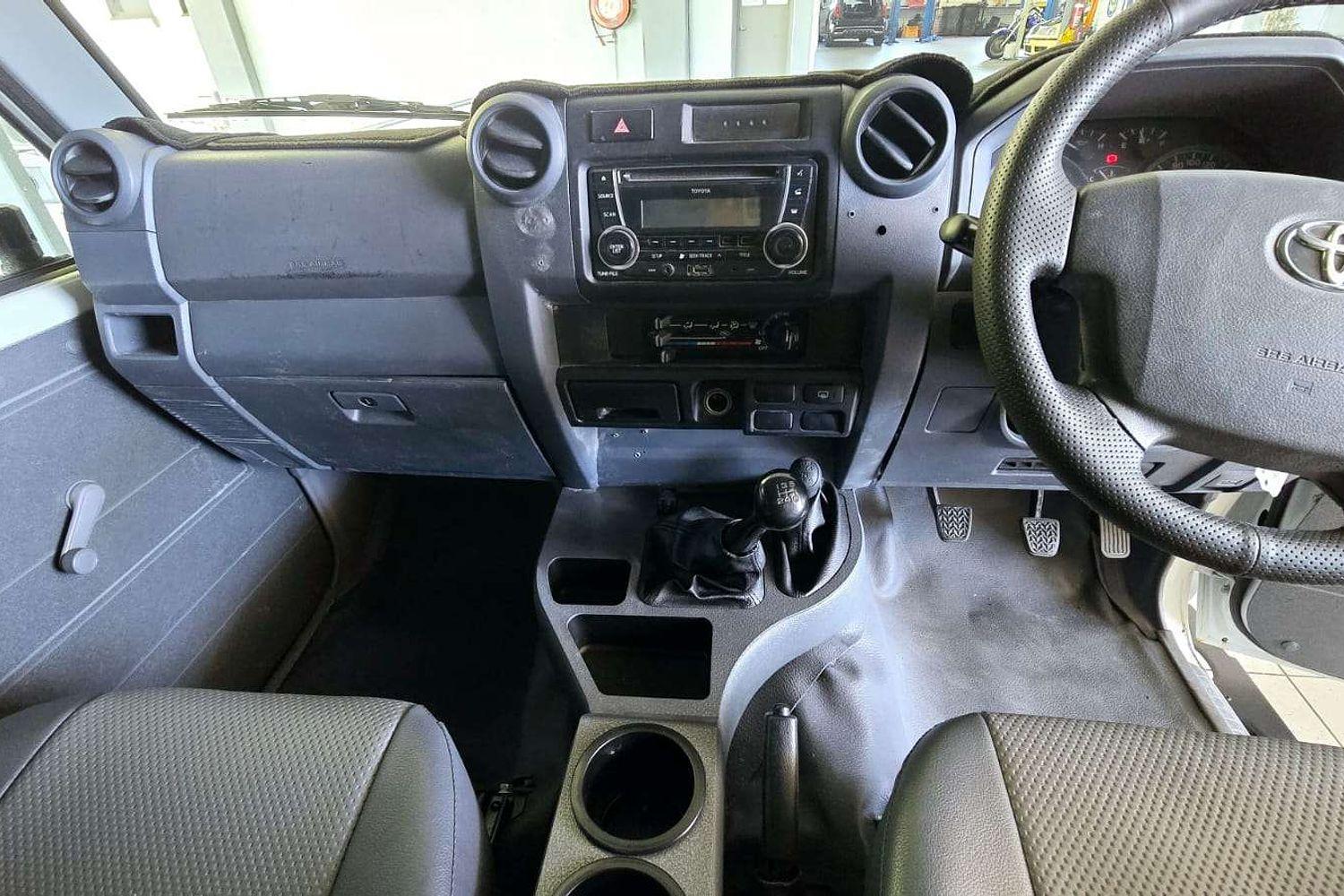 2016 TOYOTA LANDCRUISER VDJ76R MY12 UPDATE WORKMATE (4x4) 5 SP MANUAL 4D WAGON