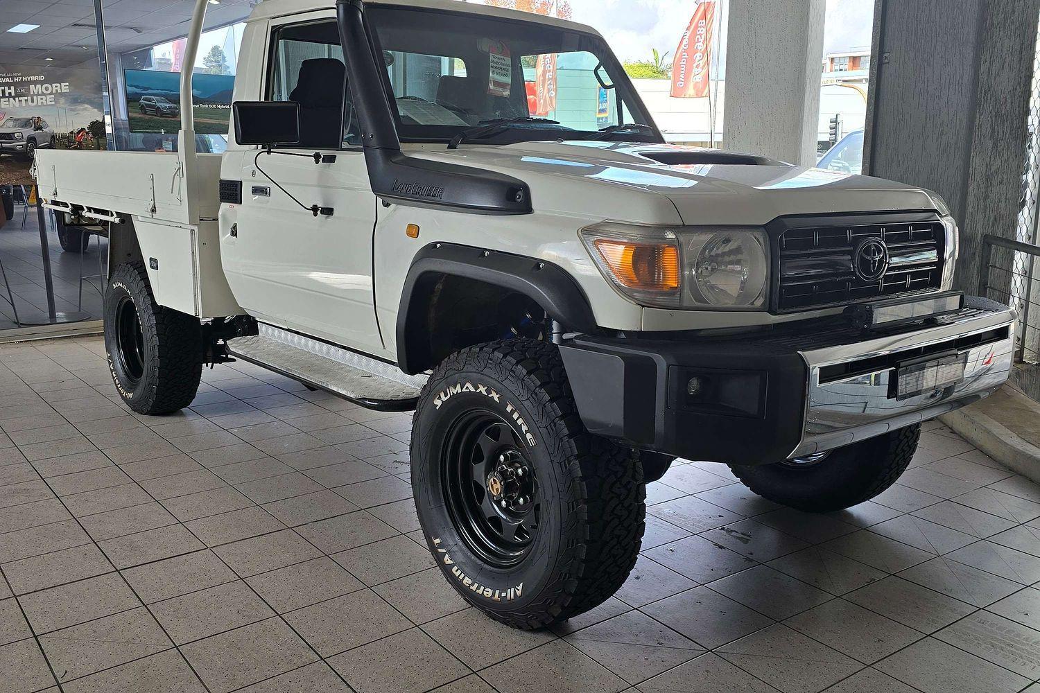 2012 TOYOTA LANDCRUISER VDJ79R MY12 UPDATE WORKMATE (4x4) 5 SP MANUAL C/CHAS