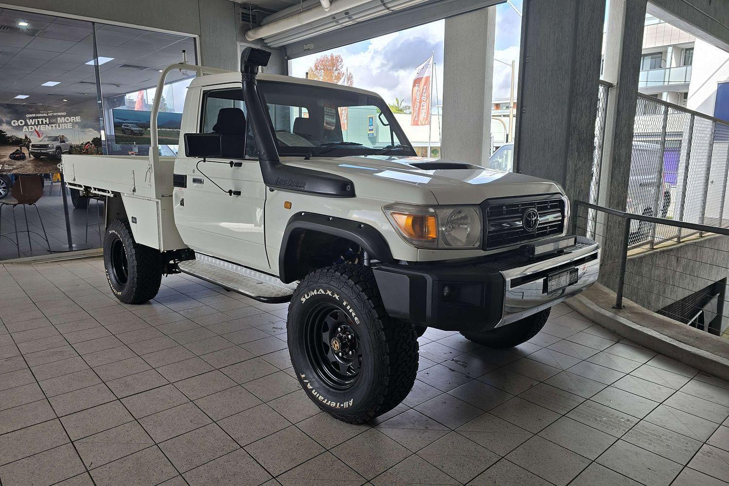 2012 TOYOTA LANDCRUISER VDJ79R MY12 UPDATE WORKMATE (4x4) 5 SP MANUAL C/CHAS