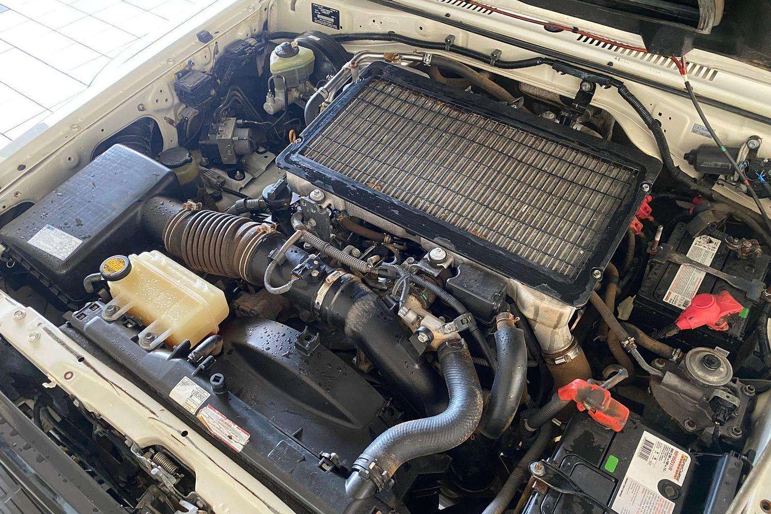 2012 TOYOTA LANDCRUISER VDJ79R MY12 UPDATE WORKMATE (4x4) 5 SP MANUAL C/CHAS