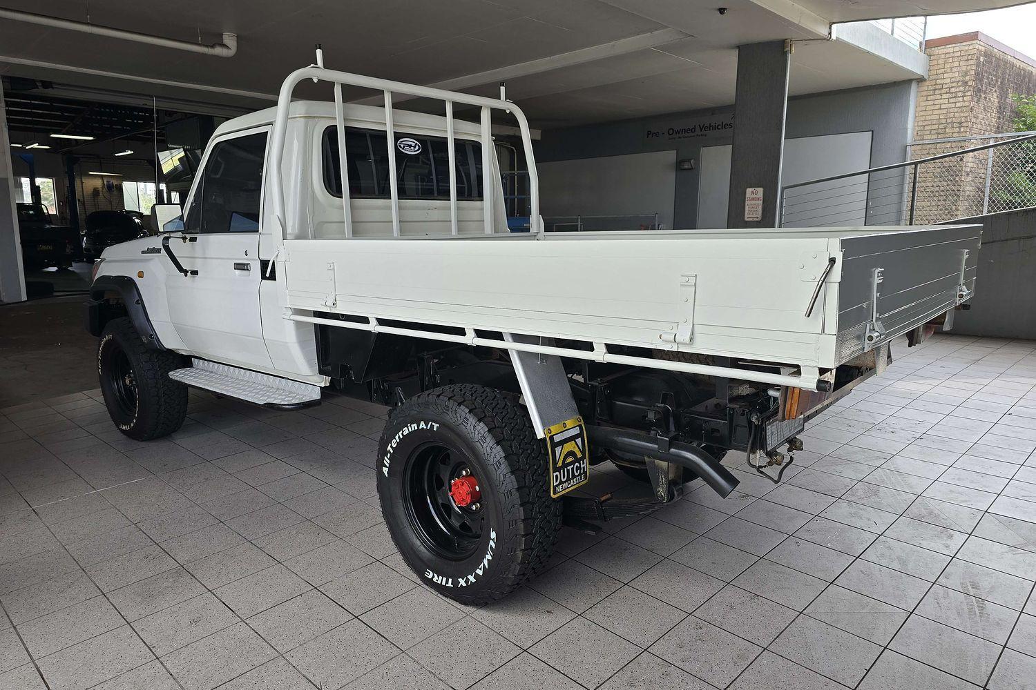 2012 TOYOTA LANDCRUISER VDJ79R MY12 UPDATE WORKMATE (4x4) 5 SP MANUAL C/CHAS