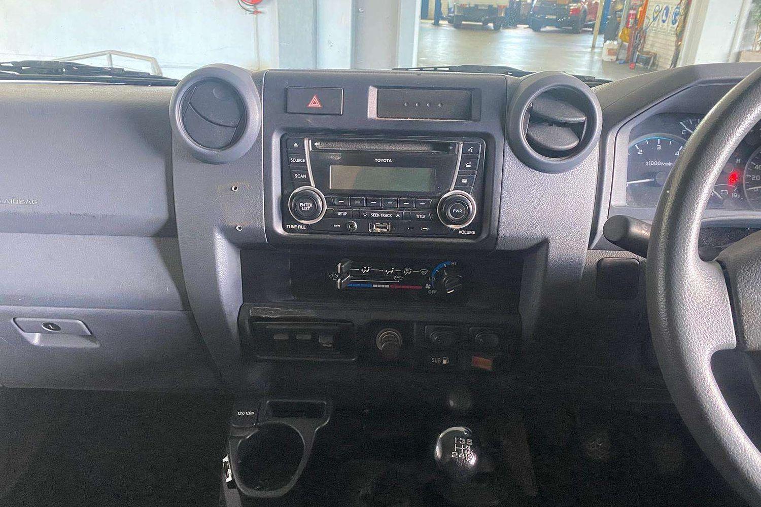 2012 TOYOTA LANDCRUISER VDJ79R MY12 UPDATE WORKMATE (4x4) 5 SP MANUAL C/CHAS