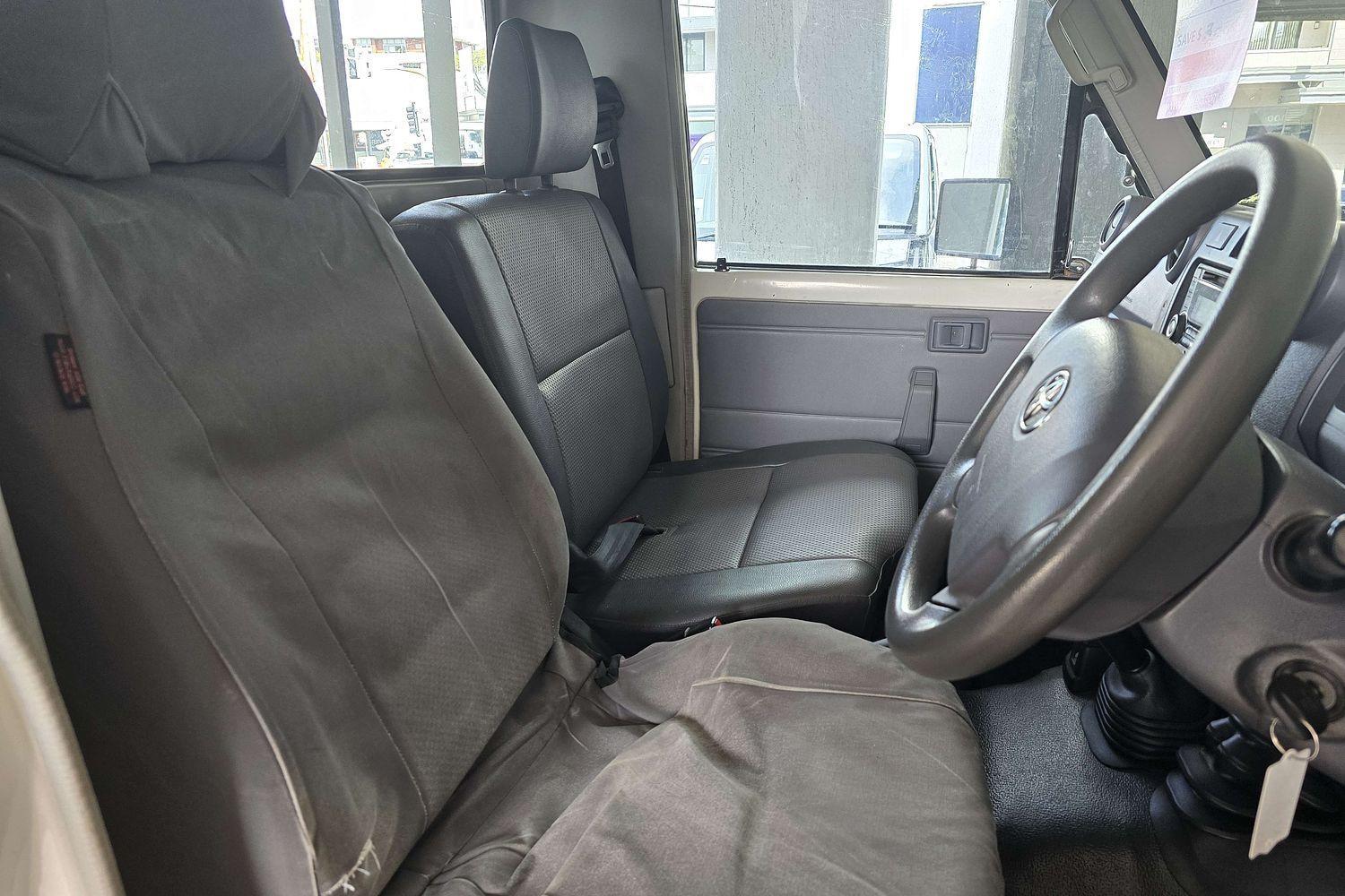 2012 TOYOTA LANDCRUISER VDJ79R MY12 UPDATE WORKMATE (4x4) 5 SP MANUAL C/CHAS