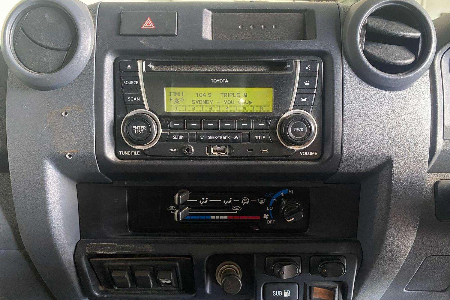2012 TOYOTA LANDCRUISER VDJ79R MY12 UPDATE WORKMATE (4x4) 5 SP MANUAL C/CHAS