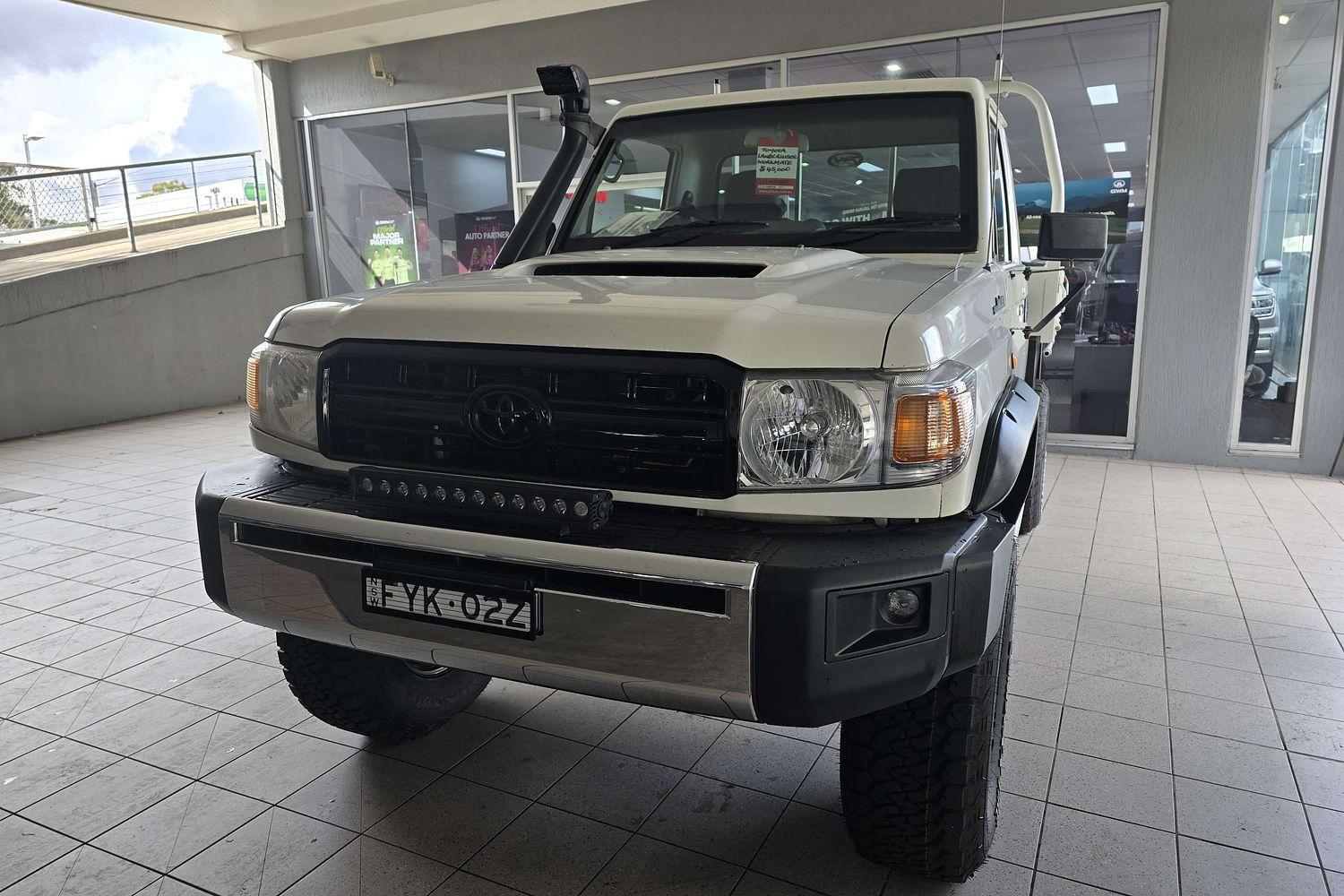 2012 TOYOTA LANDCRUISER VDJ79R MY12 UPDATE WORKMATE (4x4) 5 SP MANUAL C/CHAS