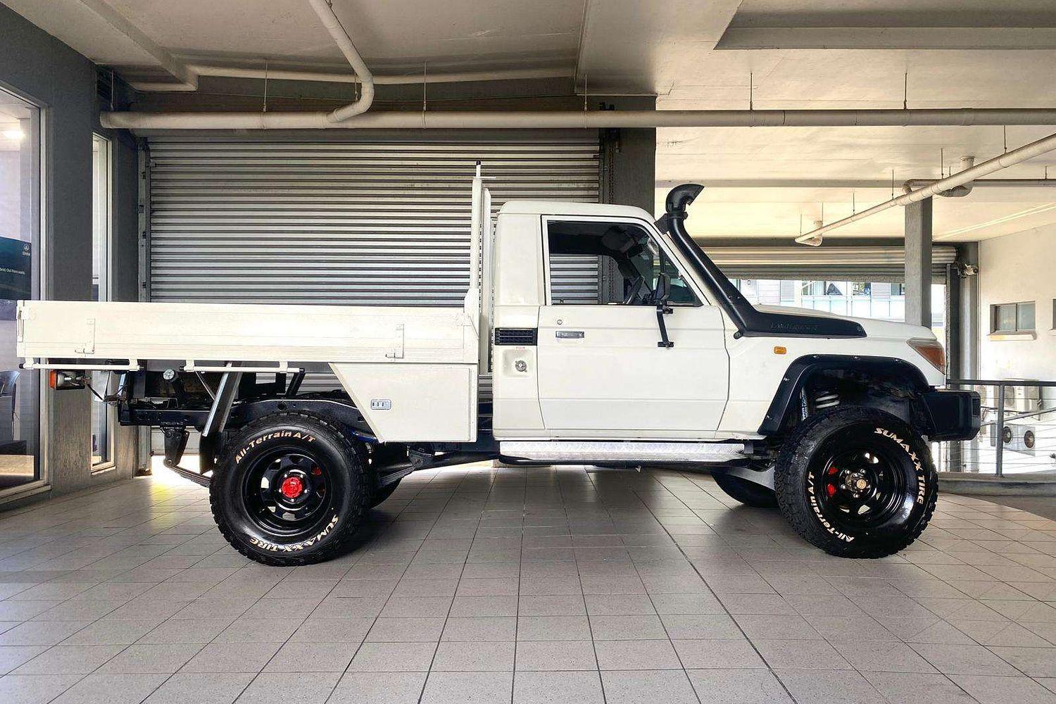 2012 TOYOTA LANDCRUISER VDJ79R MY12 UPDATE WORKMATE (4x4) 5 SP MANUAL C/CHAS