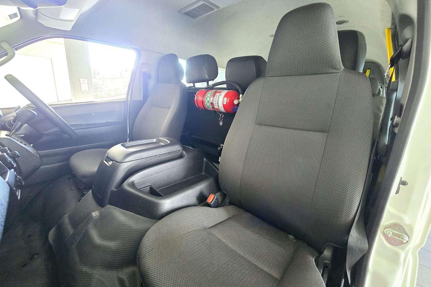 2018 TOYOTA HIACE KDH223R MY16 COMMUTER 5 SP MANUAL BUS