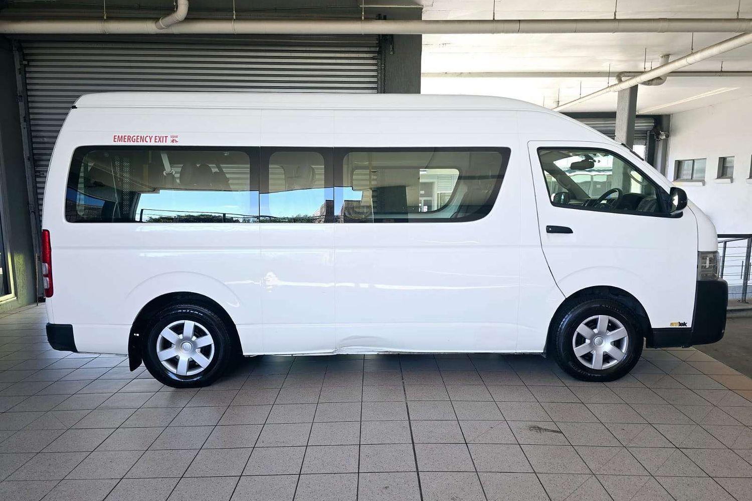 2018 TOYOTA HIACE KDH223R MY16 COMMUTER 5 SP MANUAL BUS