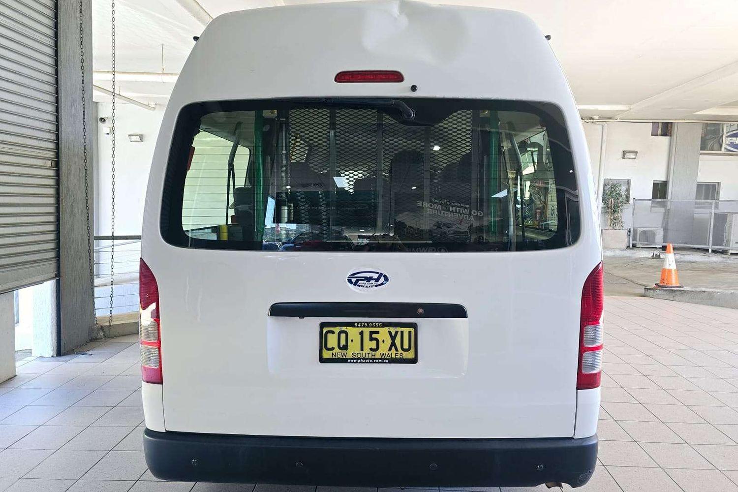 2018 TOYOTA HIACE KDH223R MY16 COMMUTER 5 SP MANUAL BUS