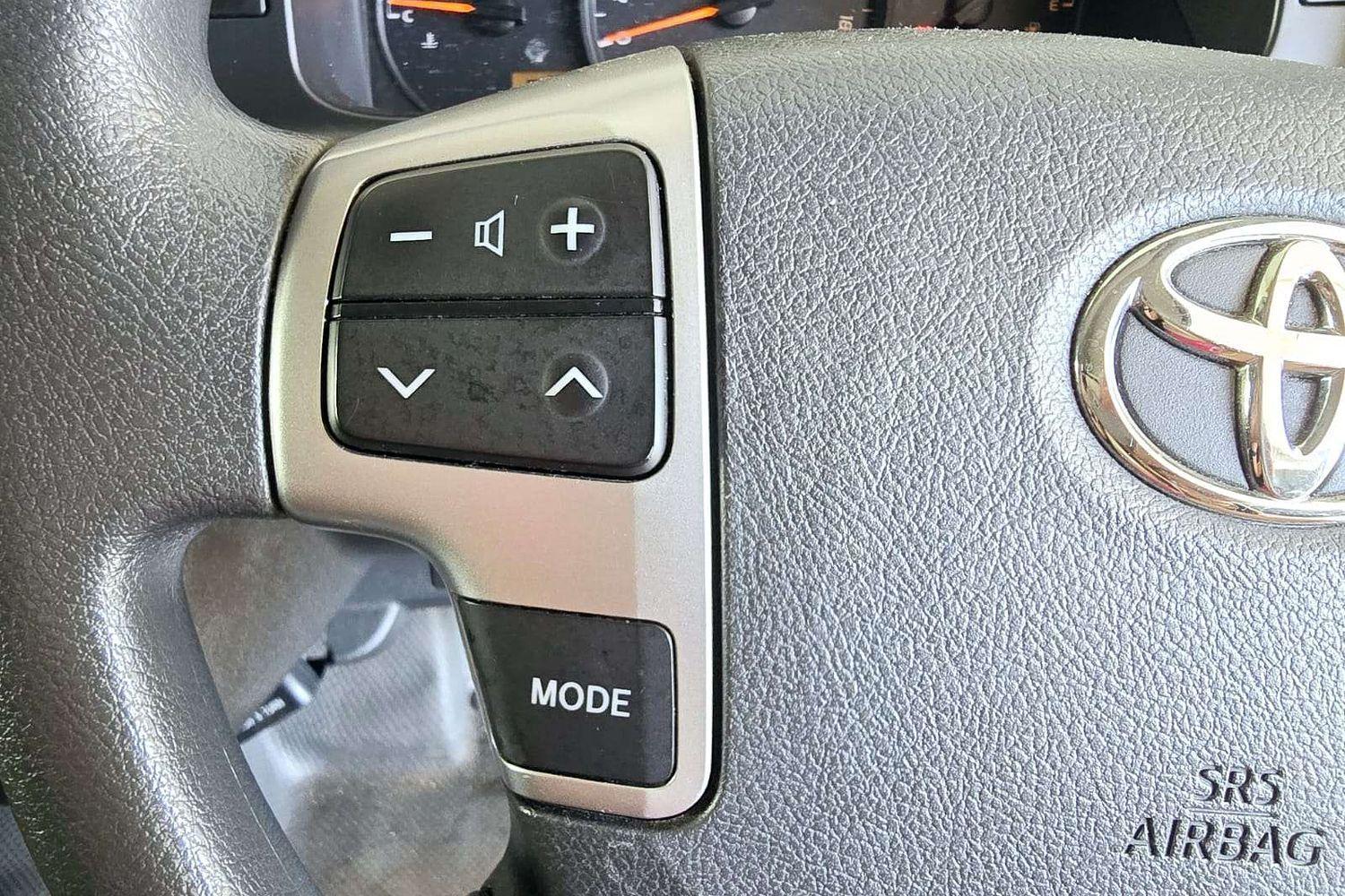 2018 TOYOTA HIACE KDH223R MY16 COMMUTER 5 SP MANUAL BUS