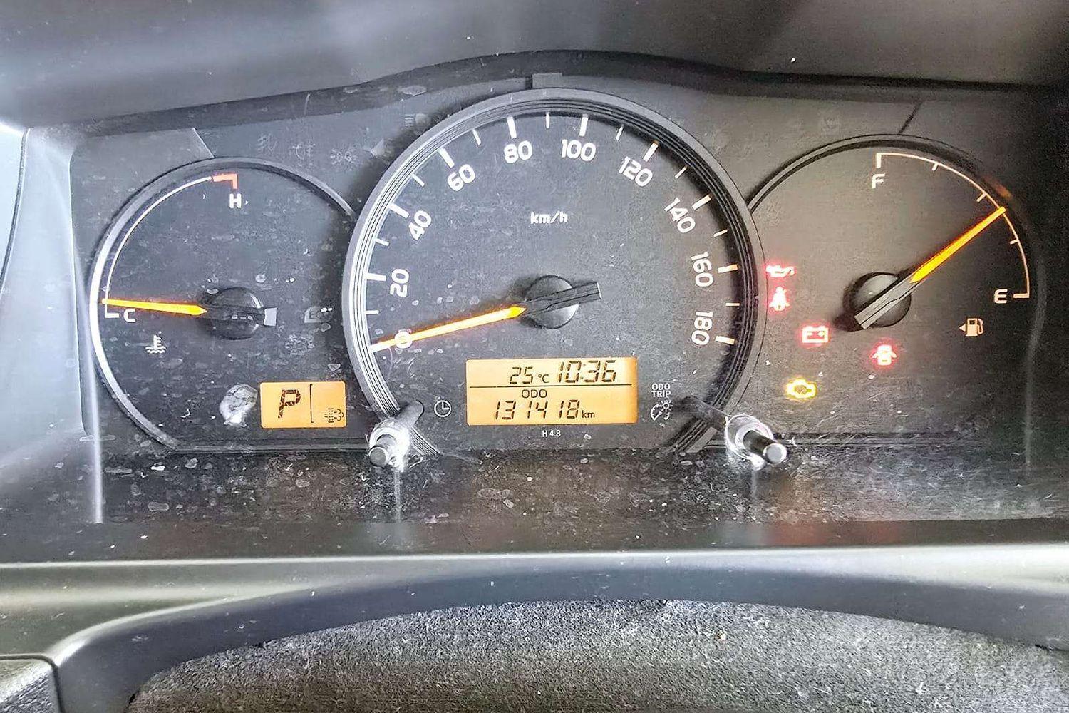 2018 TOYOTA HIACE KDH223R MY16 COMMUTER 5 SP MANUAL BUS