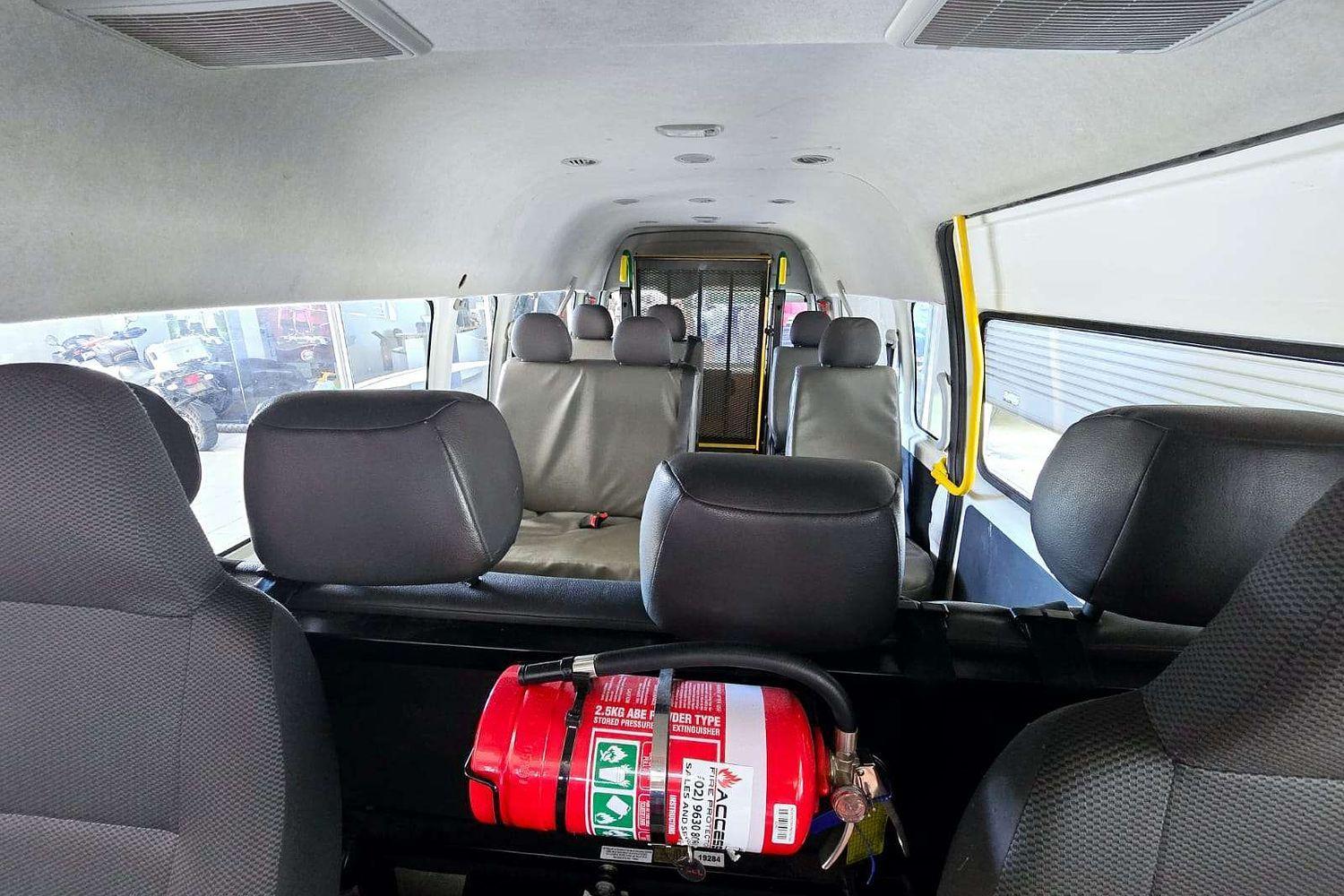 2018 TOYOTA HIACE KDH223R MY16 COMMUTER 5 SP MANUAL BUS