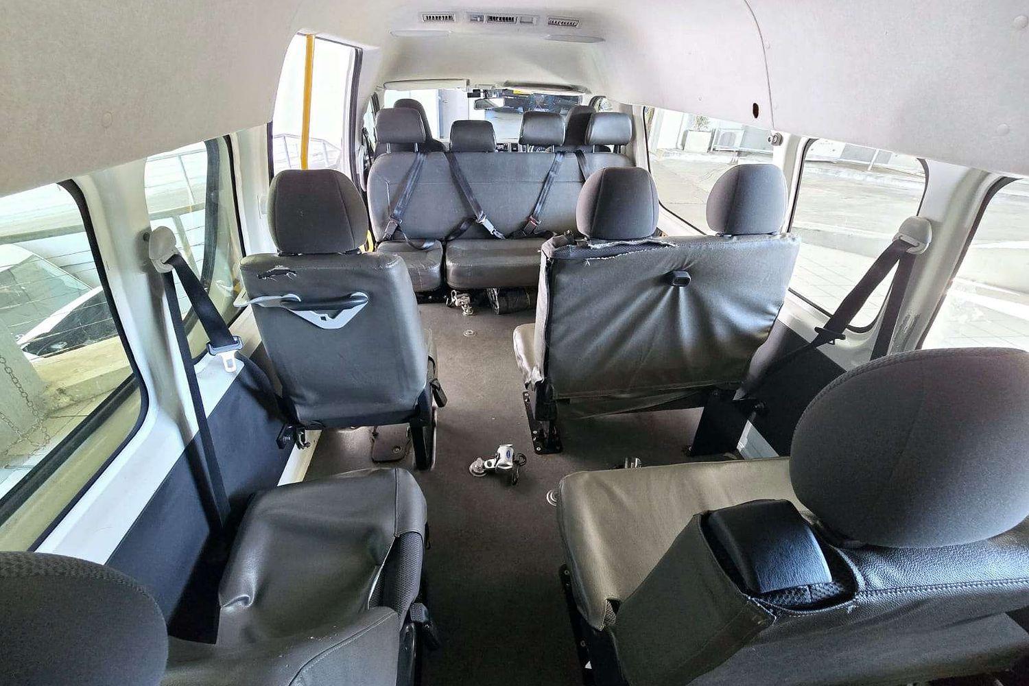 2018 TOYOTA HIACE KDH223R MY16 COMMUTER 5 SP MANUAL BUS