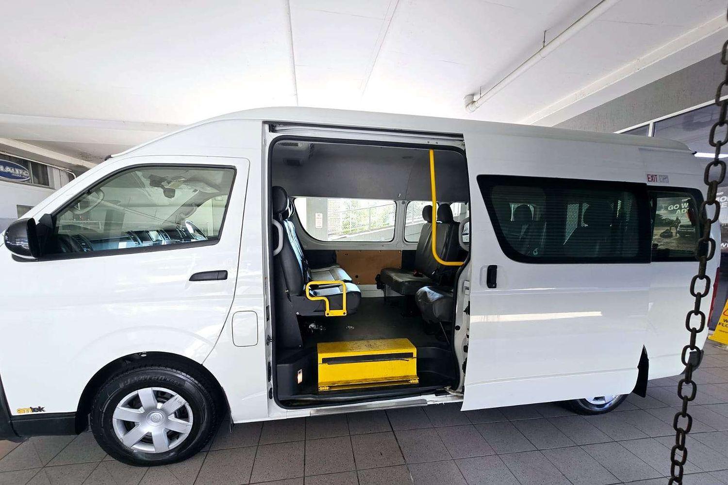 2018 TOYOTA HIACE KDH223R MY16 COMMUTER 5 SP MANUAL BUS