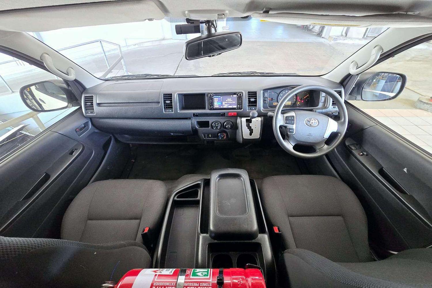 2018 TOYOTA HIACE KDH223R MY16 COMMUTER 5 SP MANUAL BUS