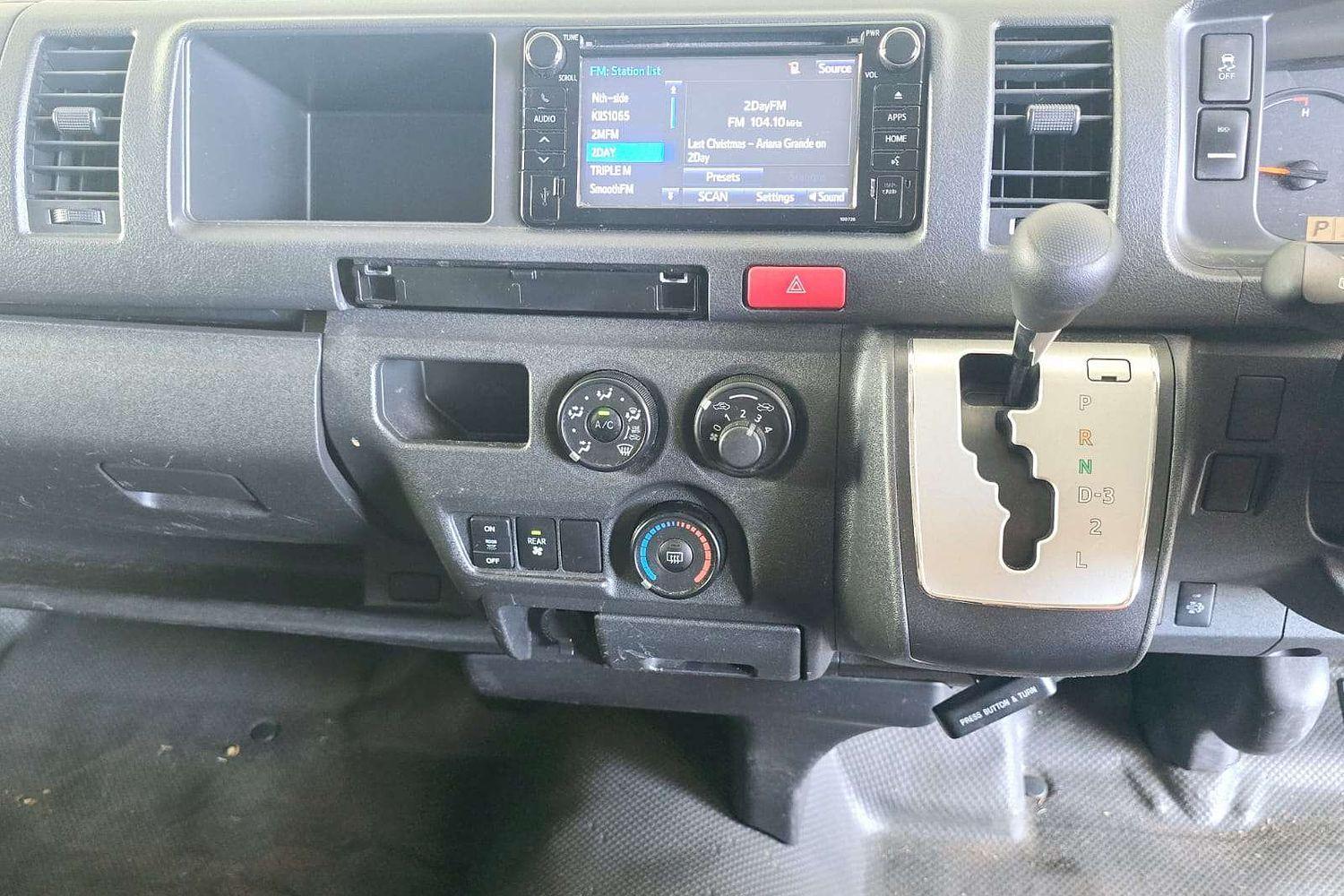 2018 TOYOTA HIACE KDH223R MY16 COMMUTER 5 SP MANUAL BUS