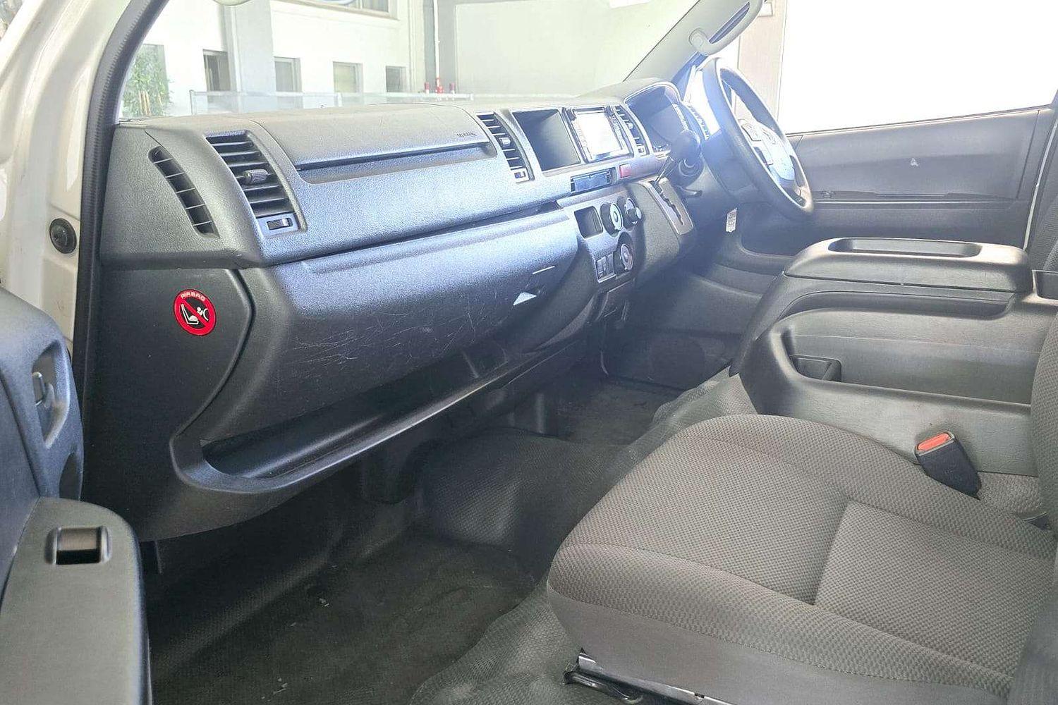 2018 TOYOTA HIACE KDH223R MY16 COMMUTER 5 SP MANUAL BUS