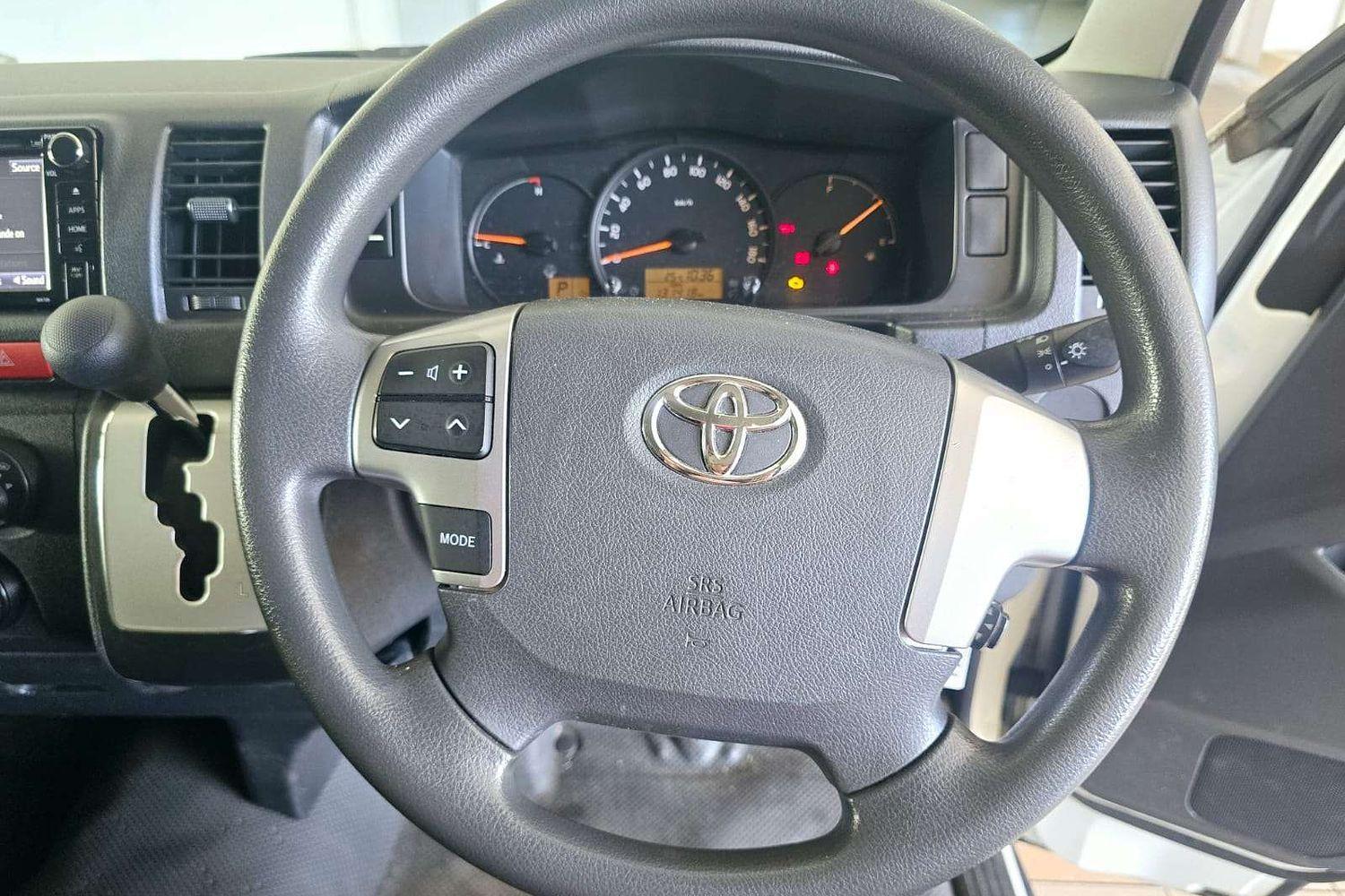 2018 TOYOTA HIACE KDH223R MY16 COMMUTER 5 SP MANUAL BUS