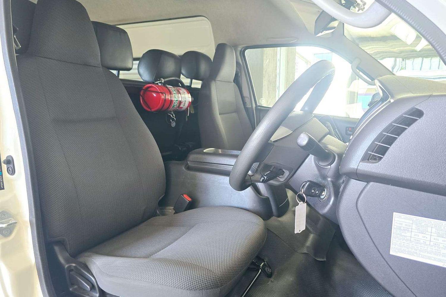 2018 TOYOTA HIACE KDH223R MY16 COMMUTER 5 SP MANUAL BUS