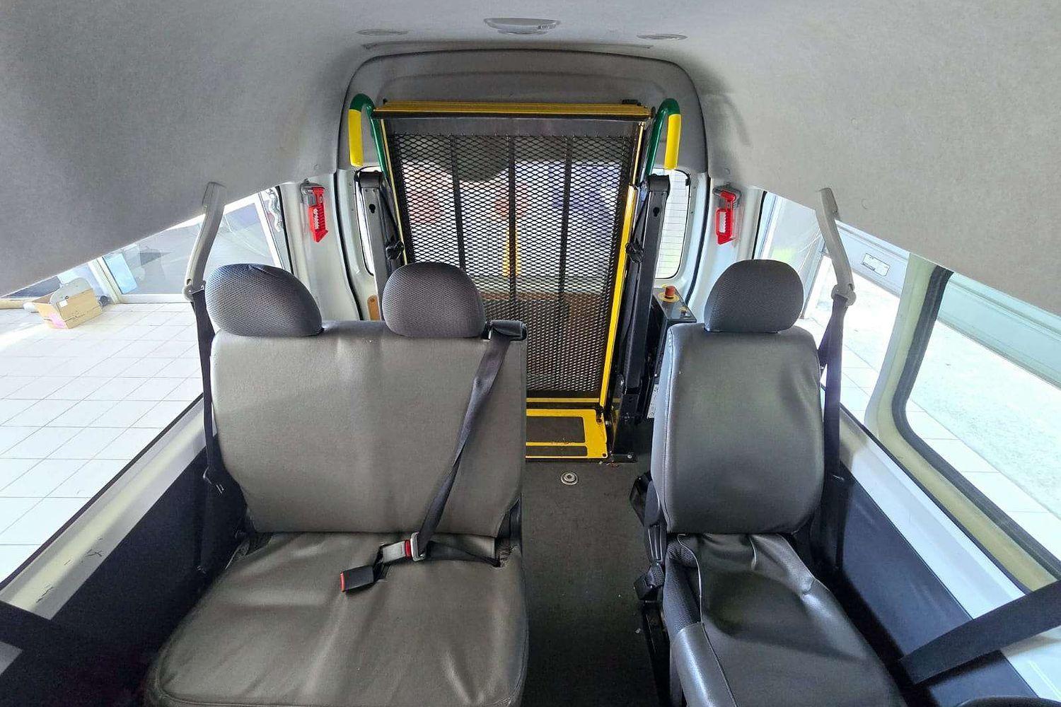 2018 TOYOTA HIACE KDH223R MY16 COMMUTER 5 SP MANUAL BUS