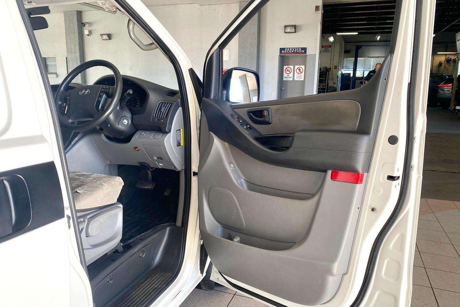 2019 HYUNDAI iLOAD TQ4 MY19 3S LIFTBACK 5 SP AUTOMATIC 4D VAN