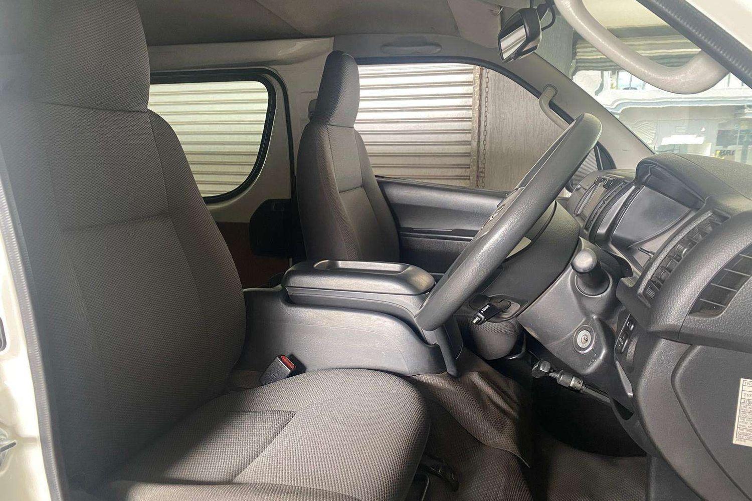 2018 TOYOTA HIACE KDH201R MY16 LWB CREW 4 SP AUTOMATIC 4D VAN