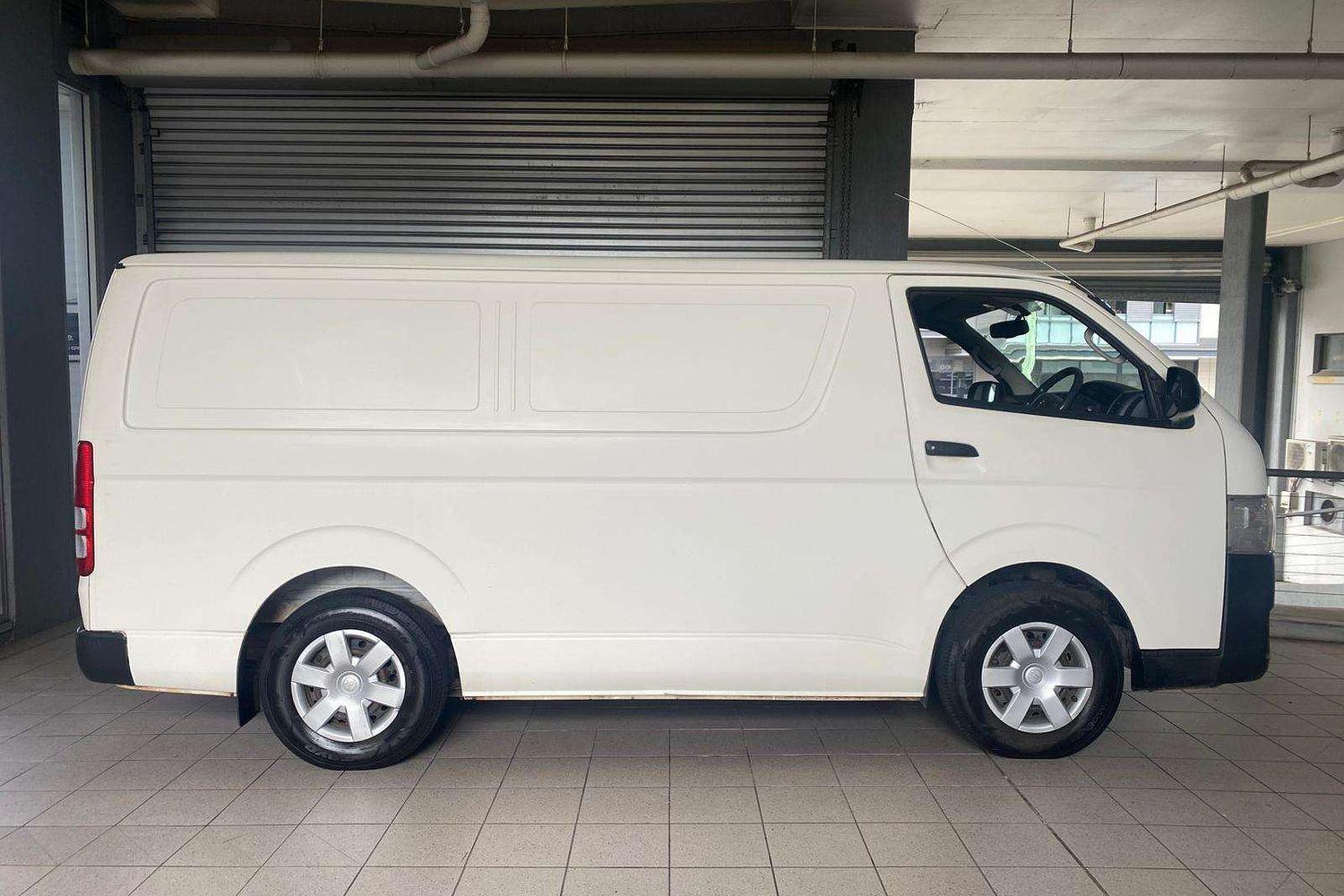 2018 TOYOTA HIACE KDH201R MY16 LWB CREW 4 SP AUTOMATIC 4D VAN