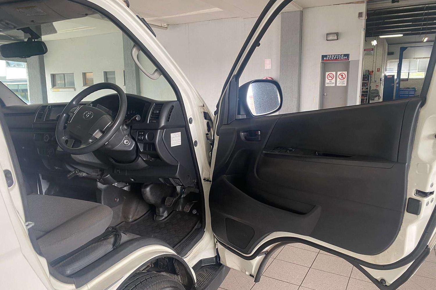 2018 TOYOTA HIACE KDH201R MY16 LWB CREW 4 SP AUTOMATIC 4D VAN