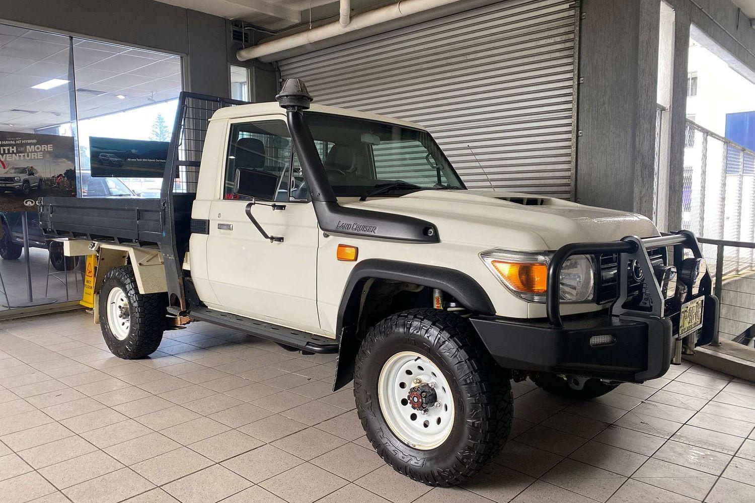 2018 TOYOTA LANDCRUISER VDJ79R MY18 WORKMATE (4x4) 5 SP MANUAL C/CHAS