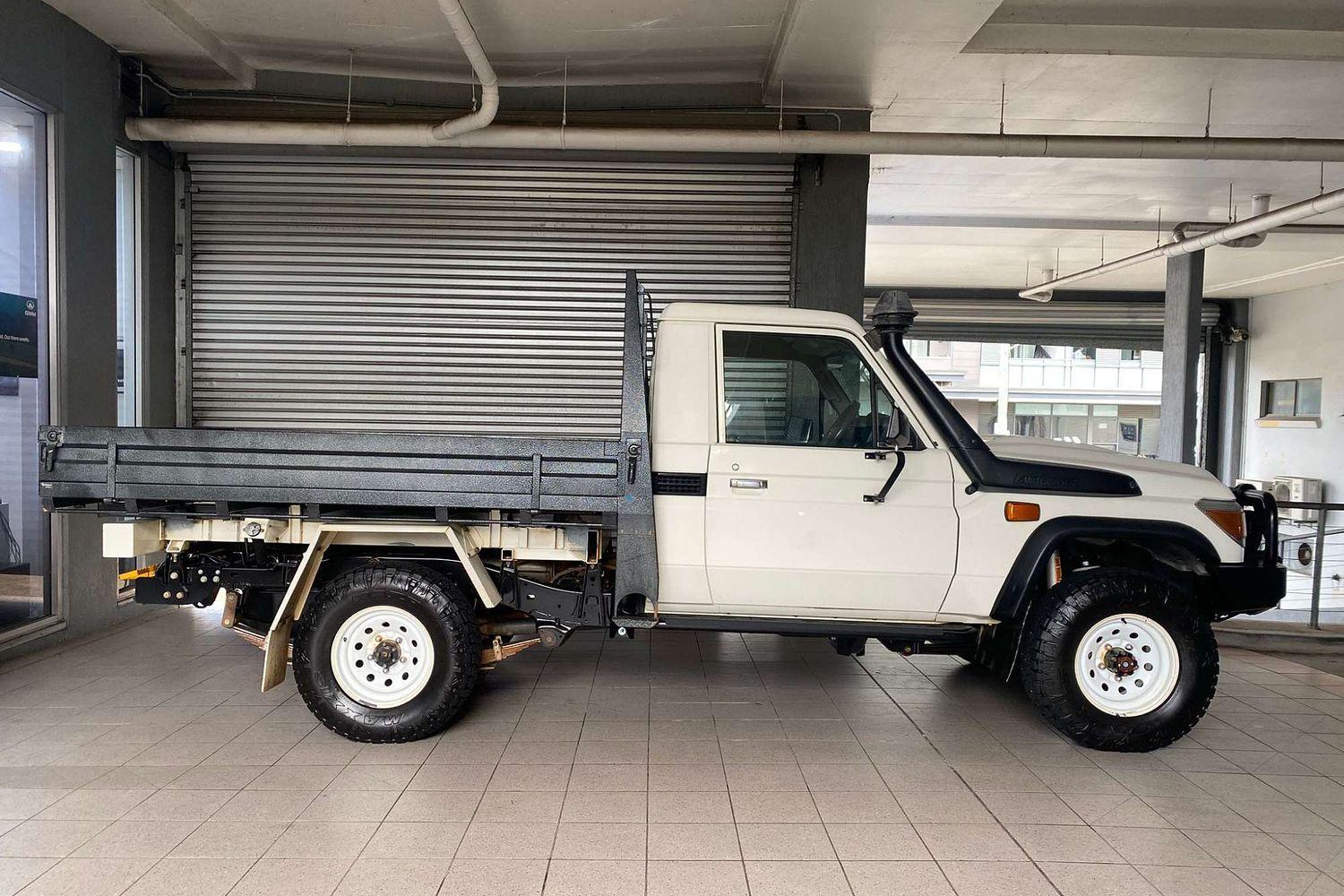 2018 TOYOTA LANDCRUISER VDJ79R MY18 WORKMATE (4x4) 5 SP MANUAL C/CHAS