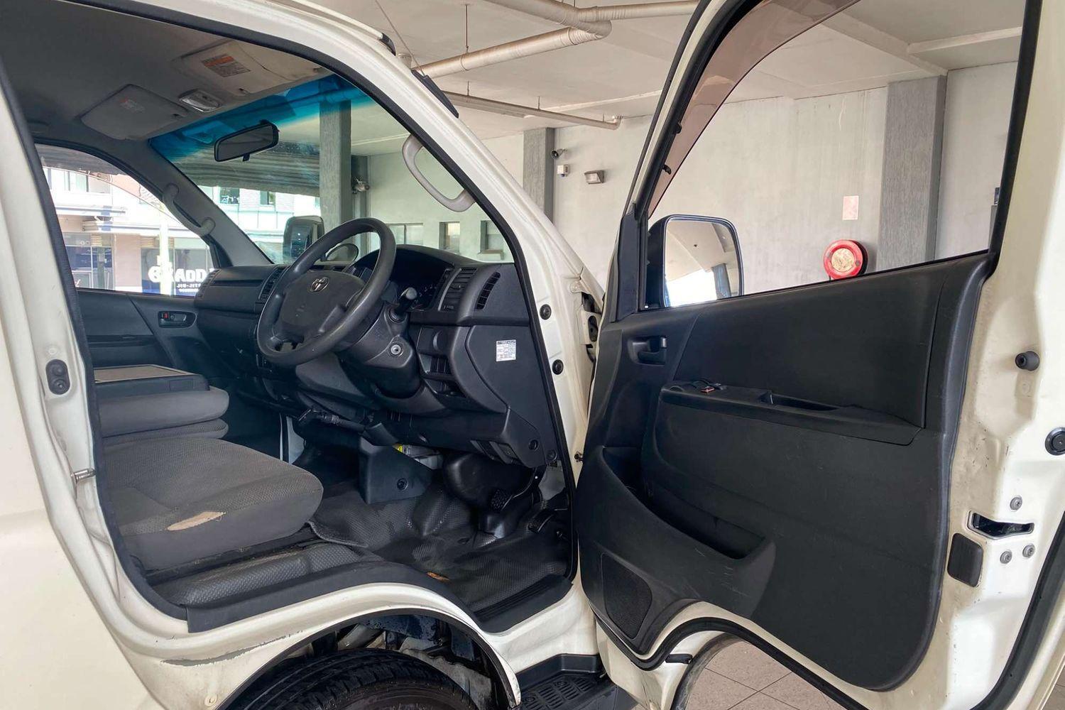 2015 TOYOTA HIACE TRH201R MY14 LWB 4 SP AUTOMATIC 4D VAN