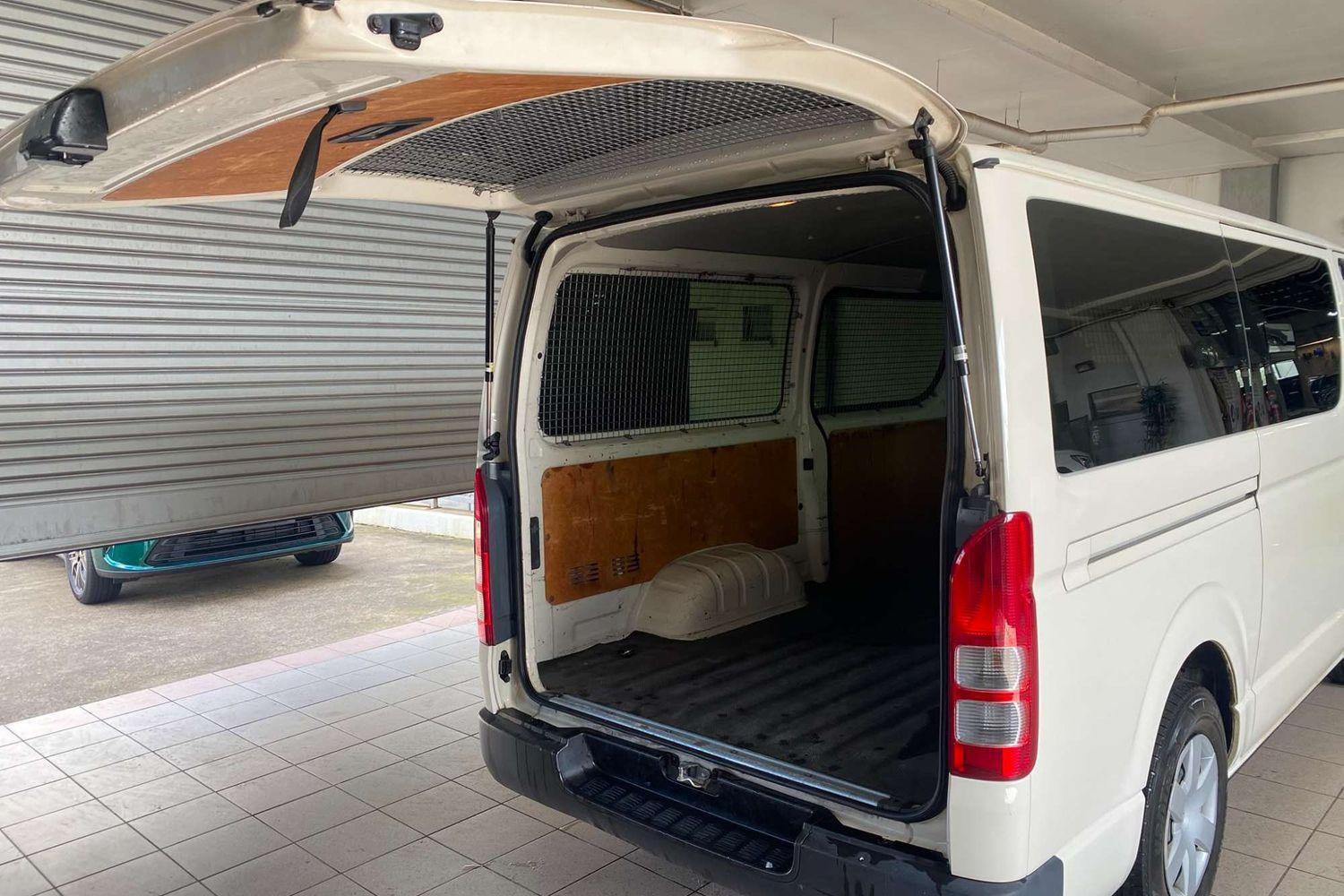 2015 TOYOTA HIACE TRH201R MY14 LWB 4 SP AUTOMATIC 4D VAN