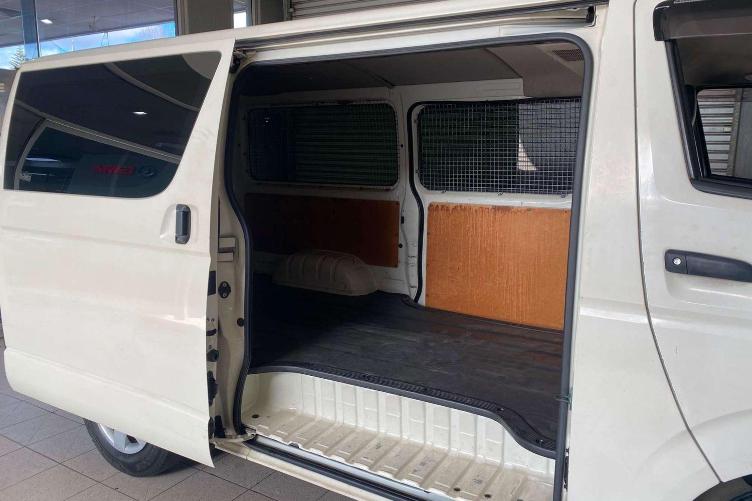 2015 TOYOTA HIACE TRH201R MY14 LWB 4 SP AUTOMATIC 4D VAN