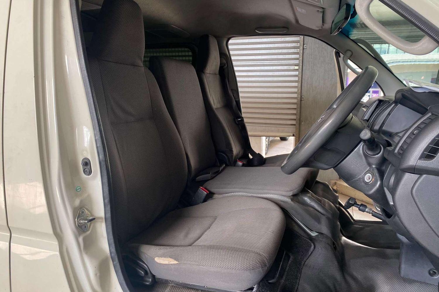 2015 TOYOTA HIACE TRH201R MY14 LWB 4 SP AUTOMATIC 4D VAN