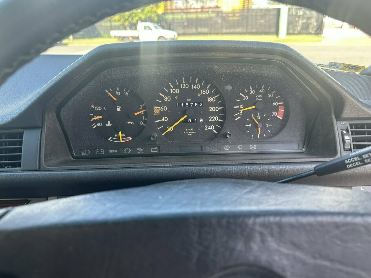 1989 MERCEDES-BENZ 260 W124 E 4 SP AUTOMATIC 4D SEDAN