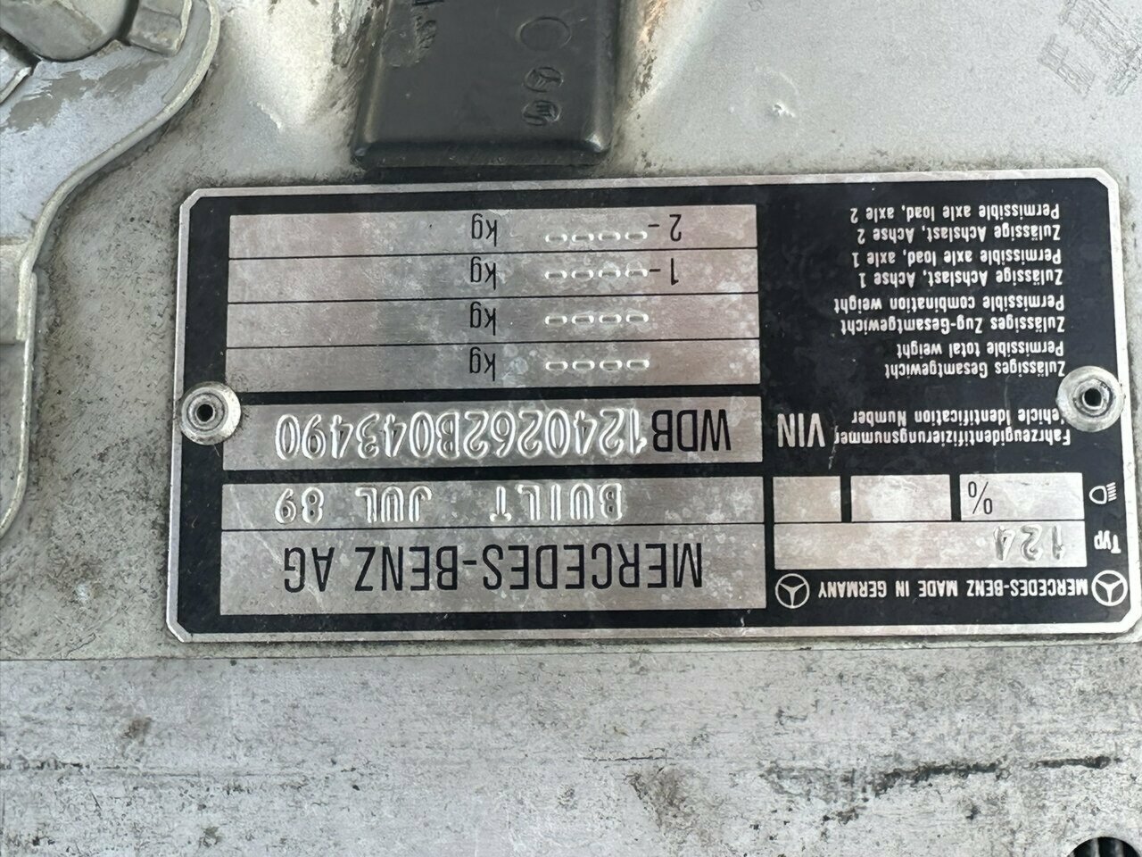 1989 MERCEDES-BENZ 260 W124 E 4 SP AUTOMATIC 4D SEDAN