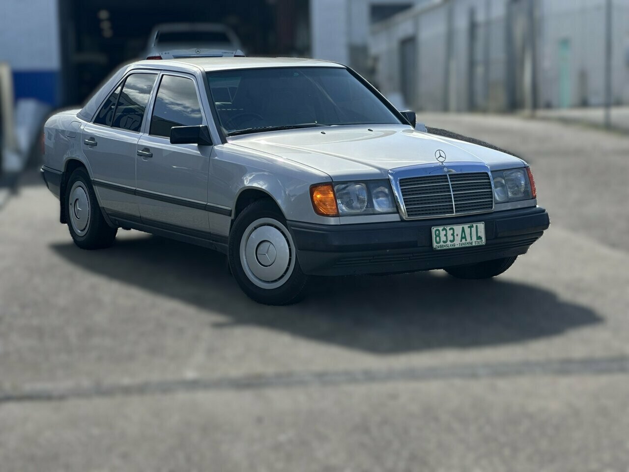 1989 MERCEDES-BENZ 260 W124 E 4 SP AUTOMATIC 4D SEDAN