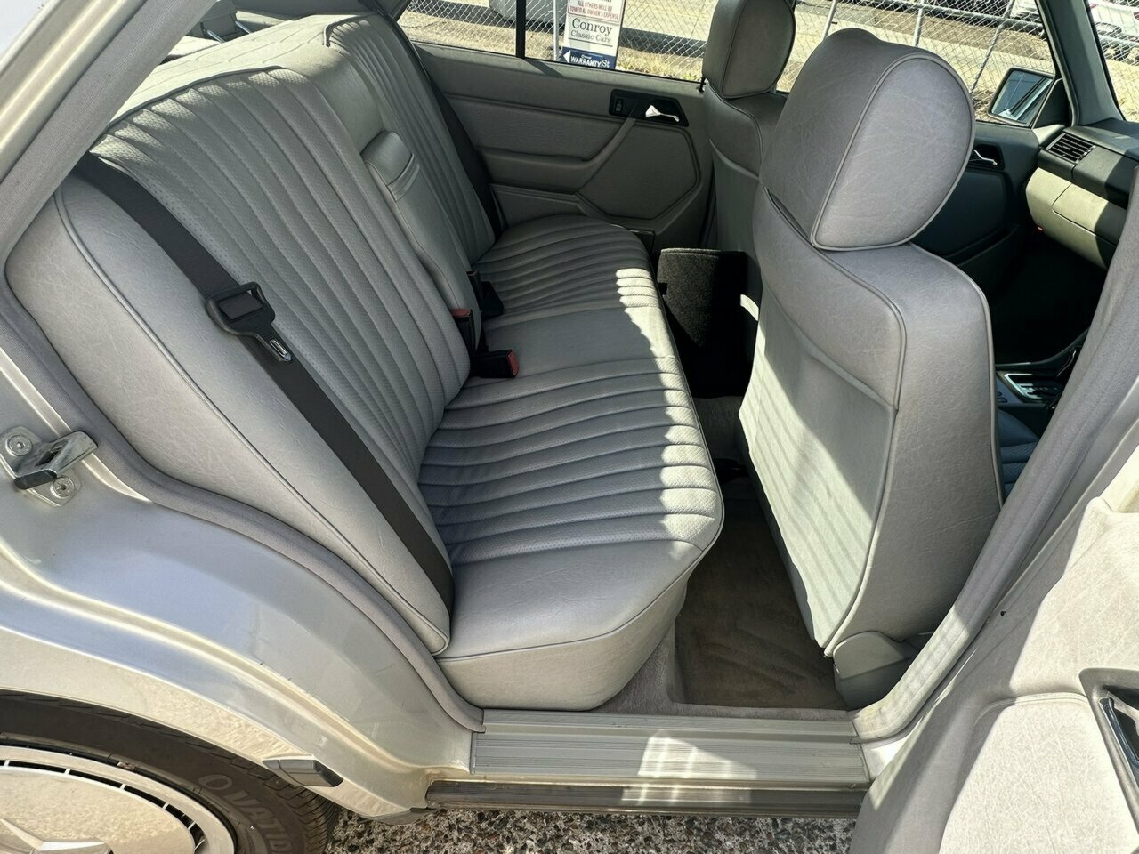 1989 MERCEDES-BENZ 260 W124 E 4 SP AUTOMATIC 4D SEDAN