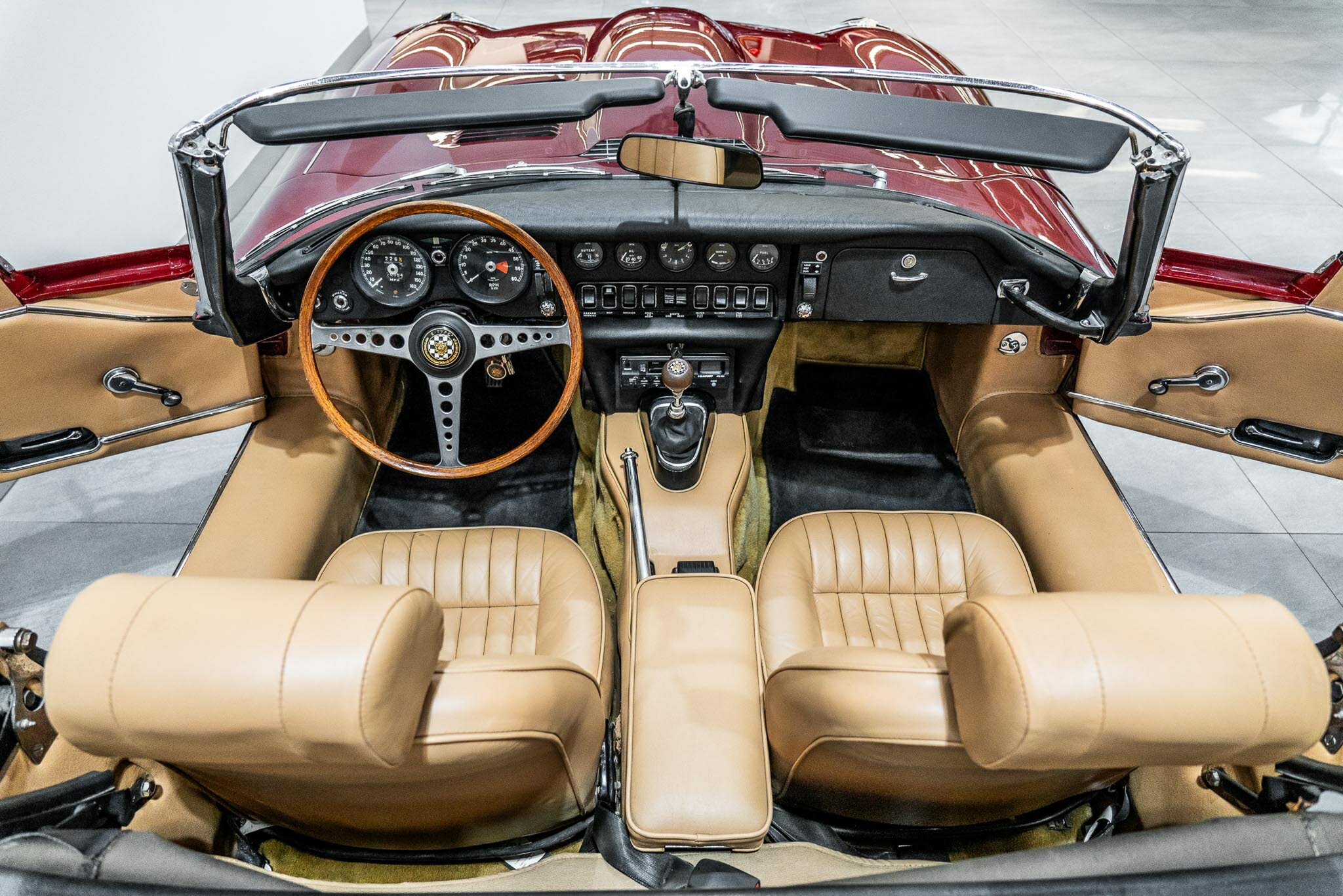 1970 JAGUAR E TYPE SERIES 2 4.2 4 SP MANUAL 2D ROADSTER