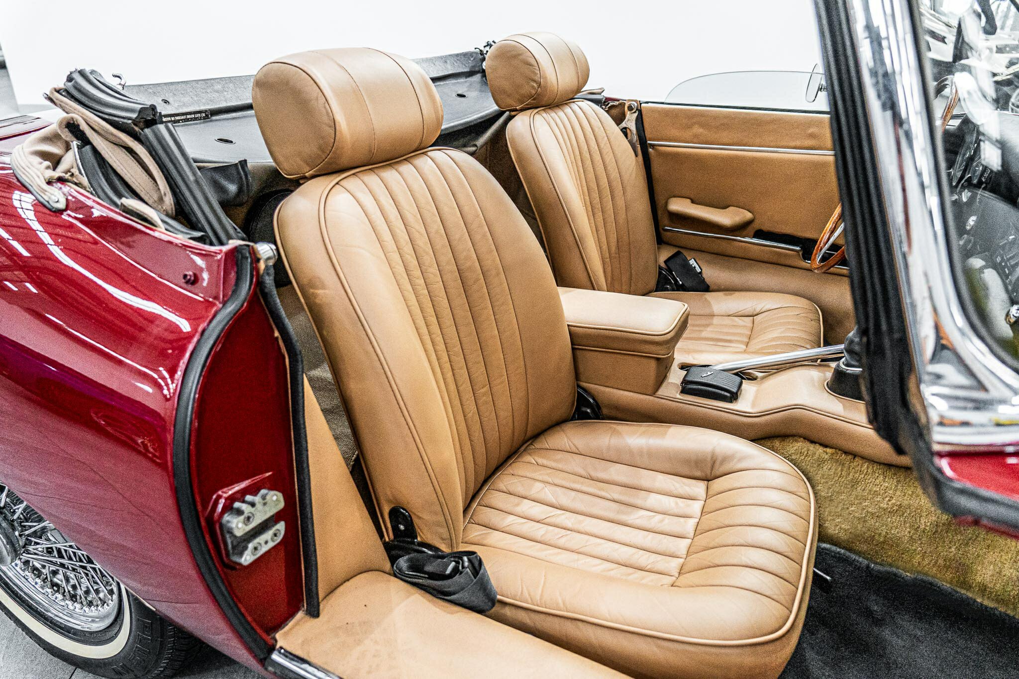 1970 JAGUAR E TYPE SERIES 2 4.2 4 SP MANUAL 2D ROADSTER