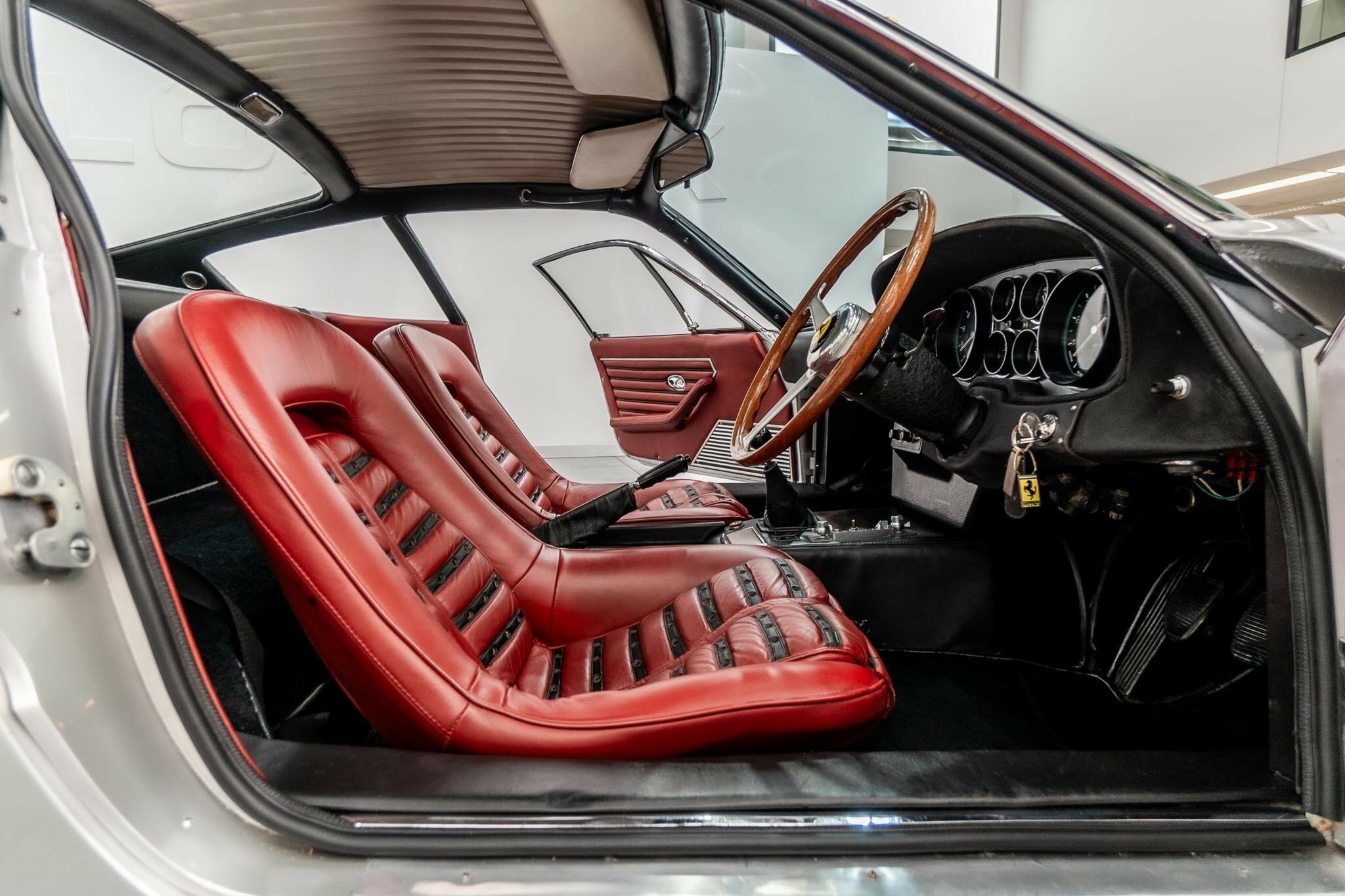 1970 FERRARI 365 GTB4 (DAYTONA) 5 SP MANUAL 2D COUPE